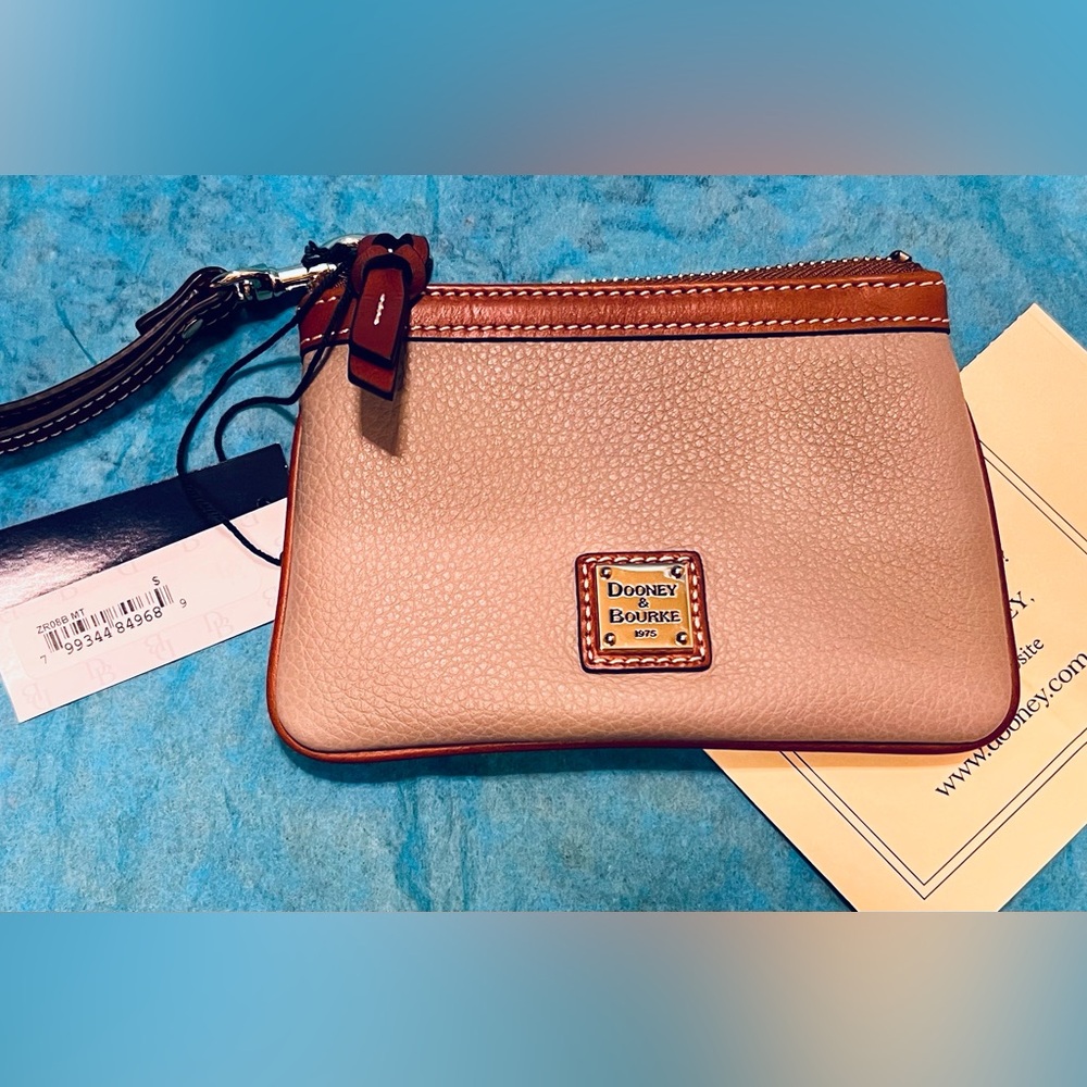 NEW!! DOONEY & BOURKE PEBBLE GRAIN MEDIUM WRISTLET TAUPE
